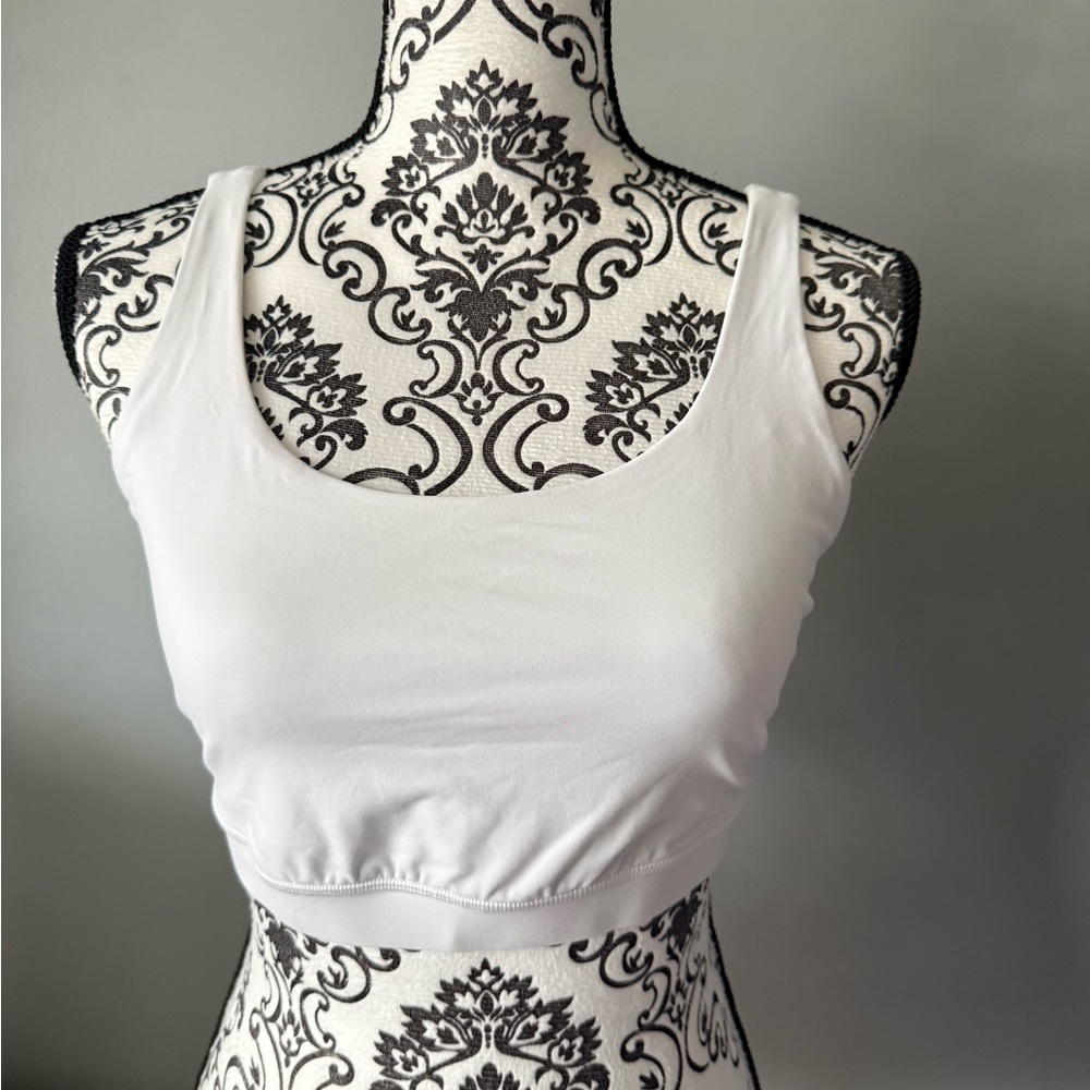 Lululemon Energy Bra White Size 12 Medium Support B–D Cup Yoga Workout